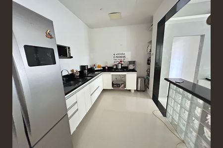 Casa de condomínio para alugar com 197m², 3 quartos e 4 vagasCozinha