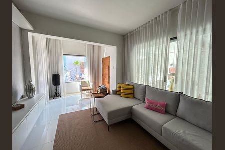 Casa de condomínio para alugar com 197m², 3 quartos e 4 vagasSala