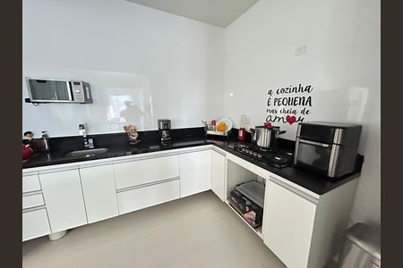 Casa de condomínio para alugar com 197m², 3 quartos e 4 vagasCozinha