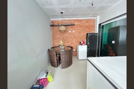 Casa de condomínio para alugar com 197m², 3 quartos e 4 vagasVaranda