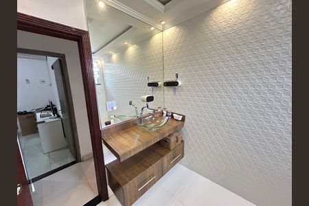 Casa de condomínio para alugar com 197m², 3 quartos e 4 vagasBanheiro