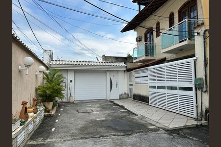 Casa de condomínio para alugar com 197m², 3 quartos e 4 vagasFachada