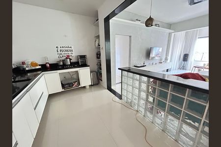 Casa de condomínio para alugar com 197m², 3 quartos e 4 vagasCozinha