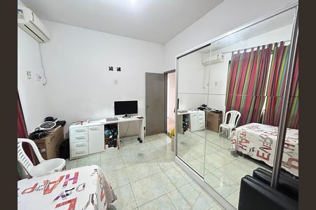 Casa de condomínio para alugar com 197m², 3 quartos e 4 vagasQuarto 2