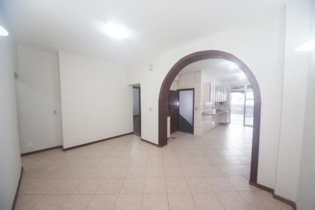 Casa à venda com 270m², 5 quartos e 3 vagas Casa à venda com 270m², 5 quartos e 3 vagasSala de Jantar