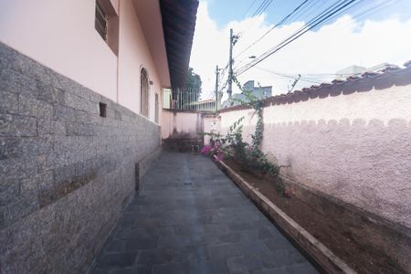 Casa à venda com 270m², 5 quartos e 3 vagas Casa à venda com 270m², 5 quartos e 3 vagasQuintal