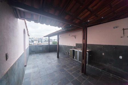Casa à venda com 270m², 5 quartos e 3 vagas Casa à venda com 270m², 5 quartos e 3 vagasÁrea de Serviço