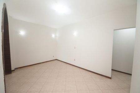 Casa à venda com 270m², 5 quartos e 3 vagas Casa à venda com 270m², 5 quartos e 3 vagasSala de Jantar