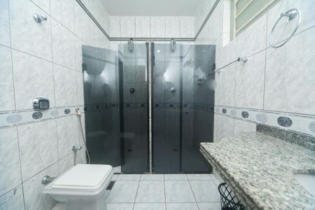 Casa à venda com 270m², 5 quartos e 3 vagas Casa à venda com 270m², 5 quartos e 3 vagasBanheiro Social