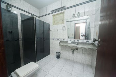 Casa à venda com 270m², 5 quartos e 3 vagas Casa à venda com 270m², 5 quartos e 3 vagasBanheiro Social