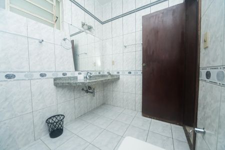 Casa à venda com 270m², 5 quartos e 3 vagas Casa à venda com 270m², 5 quartos e 3 vagasBanheiro Social