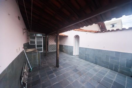 Casa à venda com 270m², 5 quartos e 3 vagas Casa à venda com 270m², 5 quartos e 3 vagasÁrea de Serviço
