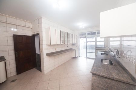 Casa à venda com 270m², 5 quartos e 3 vagas Casa à venda com 270m², 5 quartos e 3 vagasCozinha