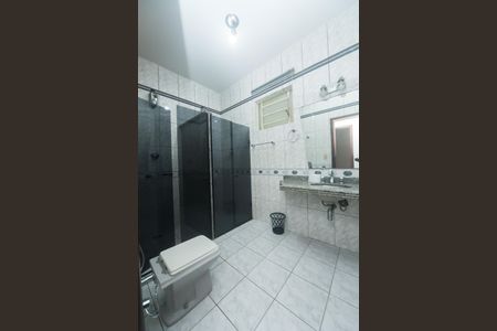 Casa à venda com 270m², 5 quartos e 3 vagas Casa à venda com 270m², 5 quartos e 3 vagasBanheiro Social