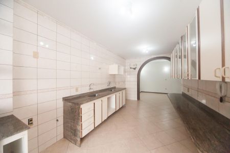 Casa à venda com 270m², 5 quartos e 3 vagas Casa à venda com 270m², 5 quartos e 3 vagasCozinha