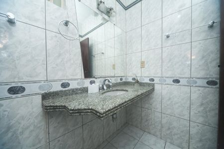 Casa à venda com 270m², 5 quartos e 3 vagas Casa à venda com 270m², 5 quartos e 3 vagasBanheiro Social