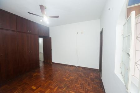 Casa à venda com 270m², 5 quartos e 3 vagas Casa à venda com 270m², 5 quartos e 3 vagassuite