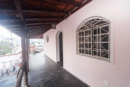 Casa à venda com 270m², 5 quartos e 3 vagas Casa à venda com 270m², 5 quartos e 3 vagasVaranda da Sala