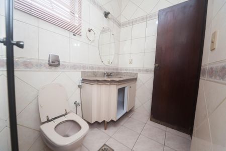 Casa à venda com 270m², 5 quartos e 3 vagas Casa à venda com 270m², 5 quartos e 3 vagasBanheiro da Suíte