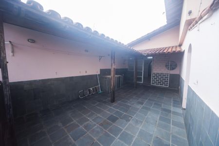 Casa à venda com 270m², 5 quartos e 3 vagas Casa à venda com 270m², 5 quartos e 3 vagasÁrea de Serviço