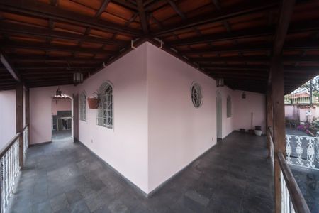 Casa à venda com 270m², 5 quartos e 3 vagas Casa à venda com 270m², 5 quartos e 3 vagasVaranda da Sala