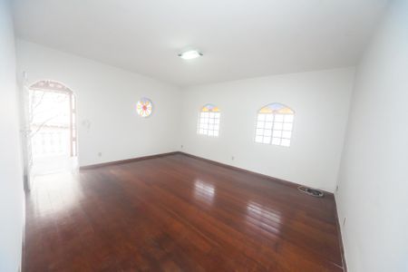 Casa à venda com 270m², 5 quartos e 3 vagas Casa à venda com 270m², 5 quartos e 3 vagassala