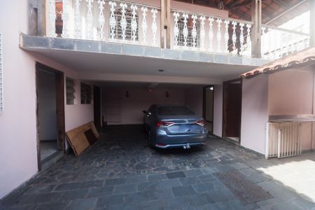 Casa à venda com 270m², 5 quartos e 3 vagas Casa à venda com 270m², 5 quartos e 3 vagasGaragem