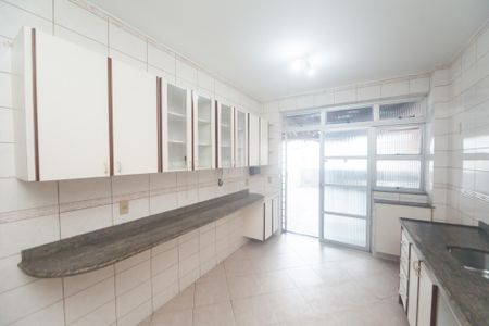 Casa à venda com 270m², 5 quartos e 3 vagas Casa à venda com 270m², 5 quartos e 3 vagasCozinha