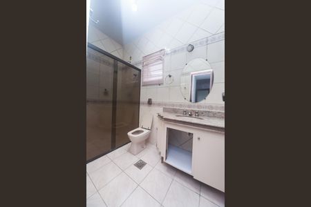 Casa à venda com 270m², 5 quartos e 3 vagas Casa à venda com 270m², 5 quartos e 3 vagasBanheiro da Suíte
