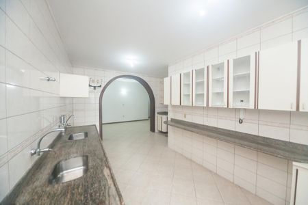 Casa à venda com 270m², 5 quartos e 3 vagas Casa à venda com 270m², 5 quartos e 3 vagasCozinha