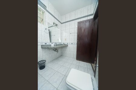 Casa à venda com 270m², 5 quartos e 3 vagas Casa à venda com 270m², 5 quartos e 3 vagasBanheiro Social