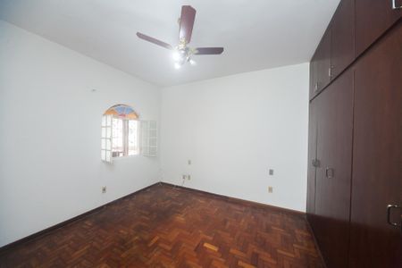 Casa à venda com 270m², 5 quartos e 3 vagas Casa à venda com 270m², 5 quartos e 3 vagasBanheiro Social