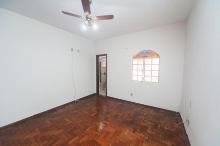 Casa à venda com 270m², 5 quartos e 3 vagas Casa à venda com 270m², 5 quartos e 3 vagassuite