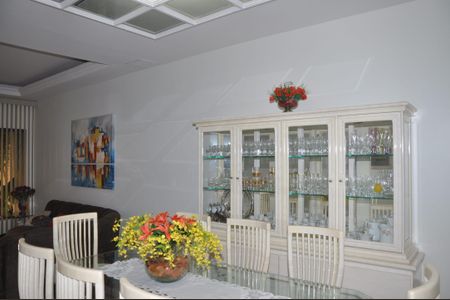 Casa à venda com 4 quartos, 263m² em Vila Camilópolis, Santo André