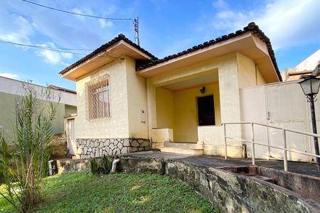 Casa à venda com 420m², 4 quartos e 1 vagaFachada