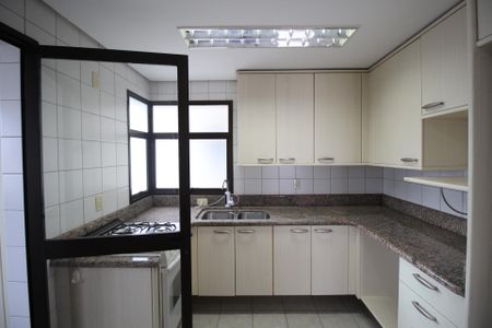 Cozinha de apartamento à venda com 3 quartos, 242m² em Rio Branco, Porto Alegre
