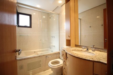 Apartamento para alugar com 242m², 3 quartos e 3 vagasBanheiro da Suíte 2