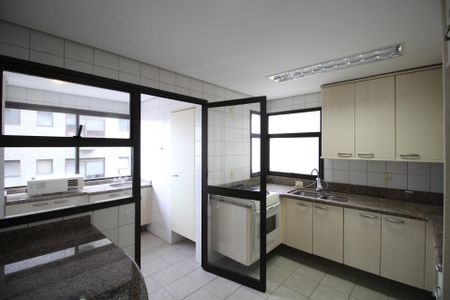 Apartamento para alugar com 242m², 3 quartos e 3 vagasCozinha