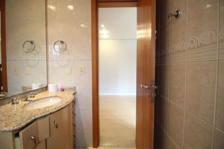 Apartamento para alugar com 242m², 3 quartos e 3 vagasBanheiro da Suíte 2
