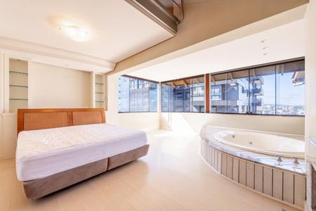 Apartamento para alugar com 242m², 3 quartos e 3 vagasSuíte 2