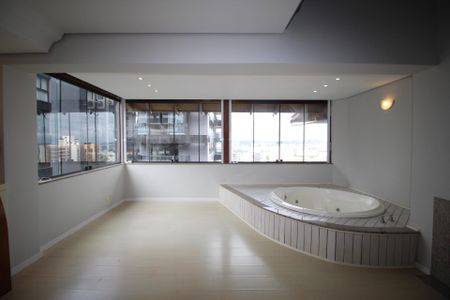 Apartamento para alugar com 242m², 3 quartos e 3 vagasSuíte 3