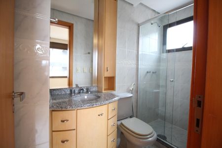 Banheiro da Suíte 1 de apartamento à venda com 3 quartos, 242m² em Rio Branco, Porto Alegre