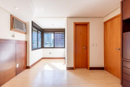 Apartamento para alugar com 242m², 3 quartos e 3 vagasSuíte  1