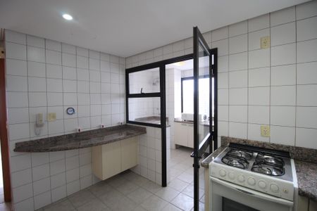 Apartamento para alugar com 242m², 3 quartos e 3 vagasCozinha