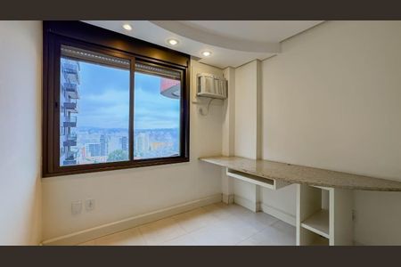 Quarto 1 de apartamento para alugar com 3 quartos, 242m² em Rio Branco, Porto Alegre