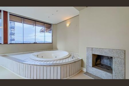 Apartamento para alugar com 242m², 3 quartos e 3 vagasSuíte 2