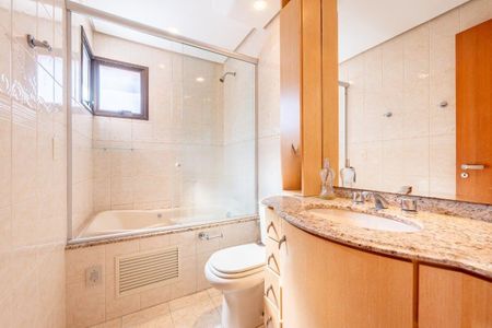 Apartamento para alugar com 242m², 3 quartos e 3 vagasBanheiro da Suíte  1
