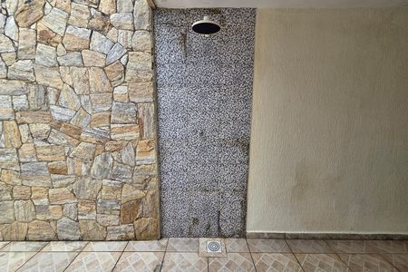 Casa para alugar com 70m², 2 quartos e 2 vagas Casa para alugar com 70m², 2 quartos e 2 vagasQuintal