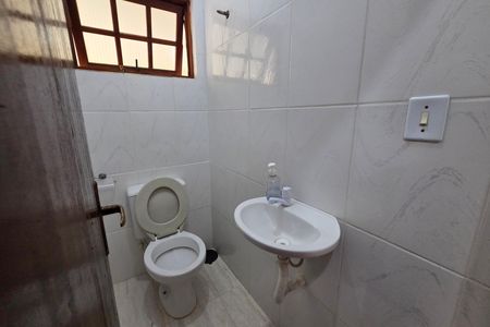 Casa para alugar com 70m², 2 quartos e 2 vagas Casa para alugar com 70m², 2 quartos e 2 vagasBanheiro Social