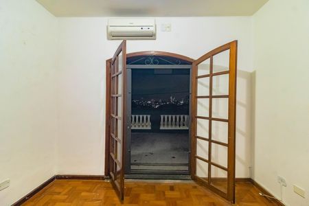 Casa à venda com 3 quartos, 166m² em Parque Jabaquara, São Paulo